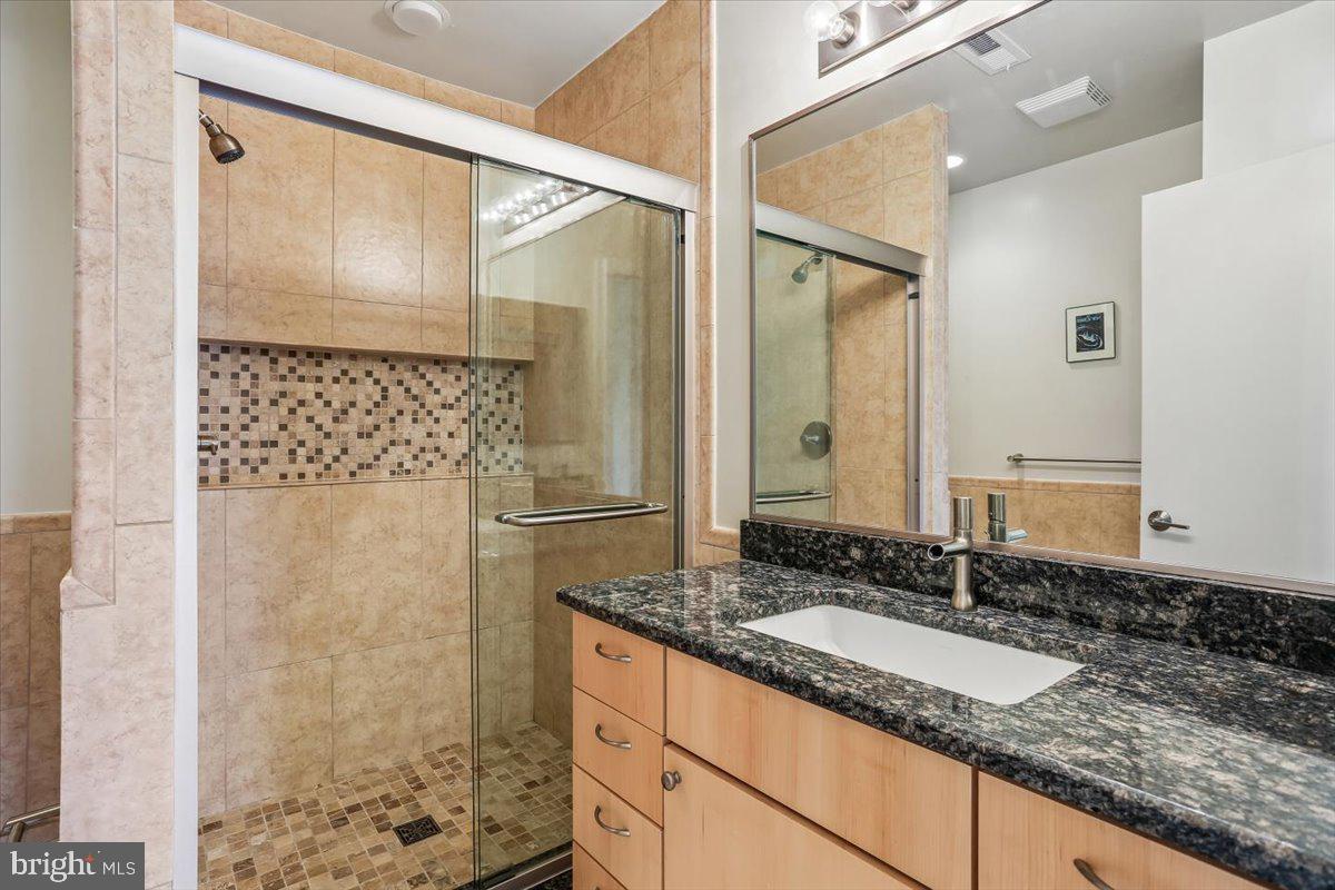11112 Tara Road Potomac, MD 20854 - Photo 36 of 47 Bath 4