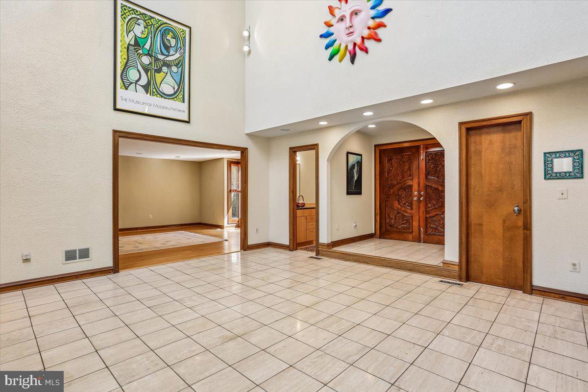 11112 Tara Road Potomac, MD 20854 - Photo 6 of 47 Entry Foyer - View 2