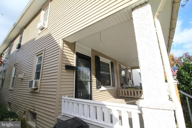 a view of house with a street
