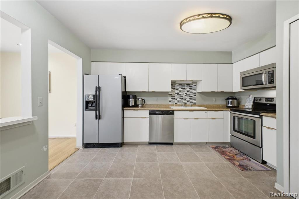 678 Highgate Mews Rochester Hills, MI 48307 - Photo 10 of 40