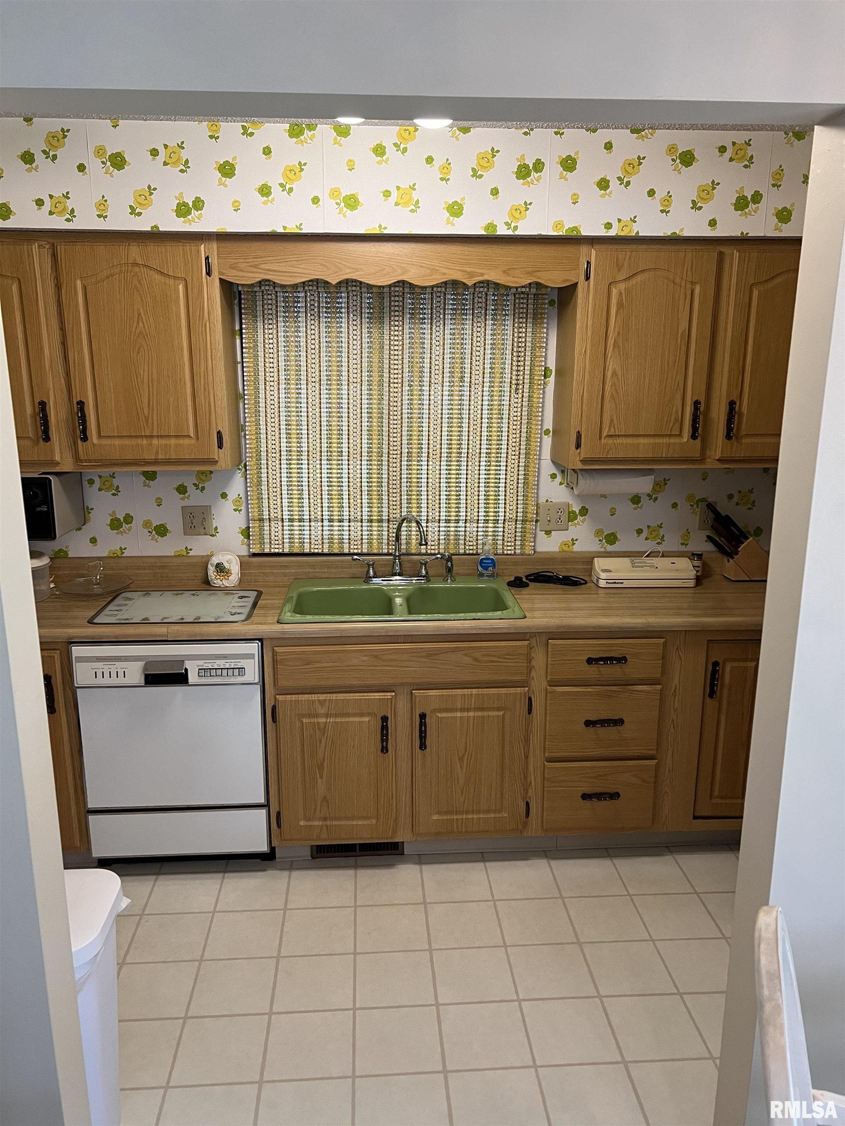3804 Thrush Lane Springfield, IL 62707 - Photo 8 of 27