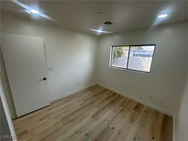 $2,500 | 5900 Fawn Avenue, Las Vegas, NV 89107