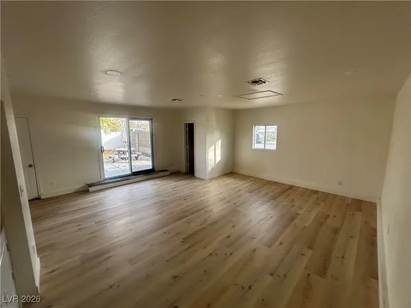 $2,500 | 5900 Fawn Avenue, Las Vegas, NV 89107