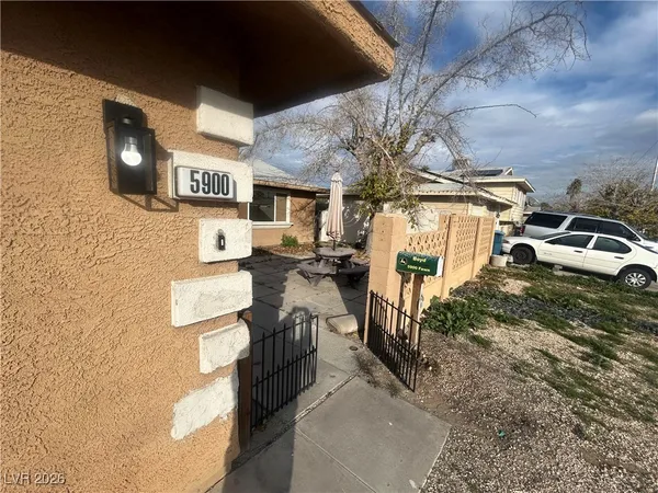 $2,500 | 5900 Fawn Avenue, Las Vegas, NV 89107