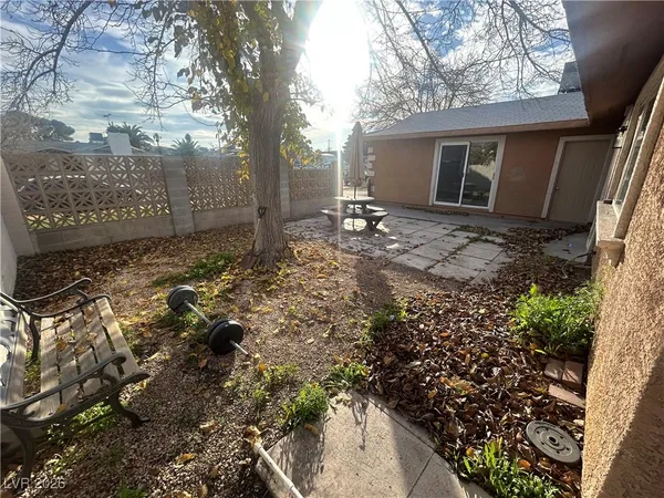 $2,500 | 5900 Fawn Avenue, Las Vegas, NV 89107