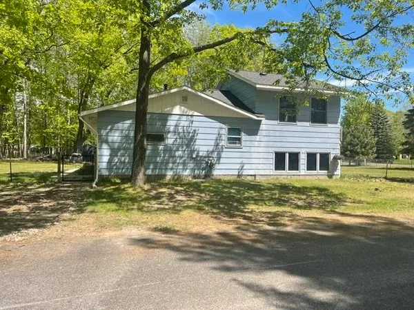 $280,000 | 2601 2nd Avenue West, Gladstone, MI 49837