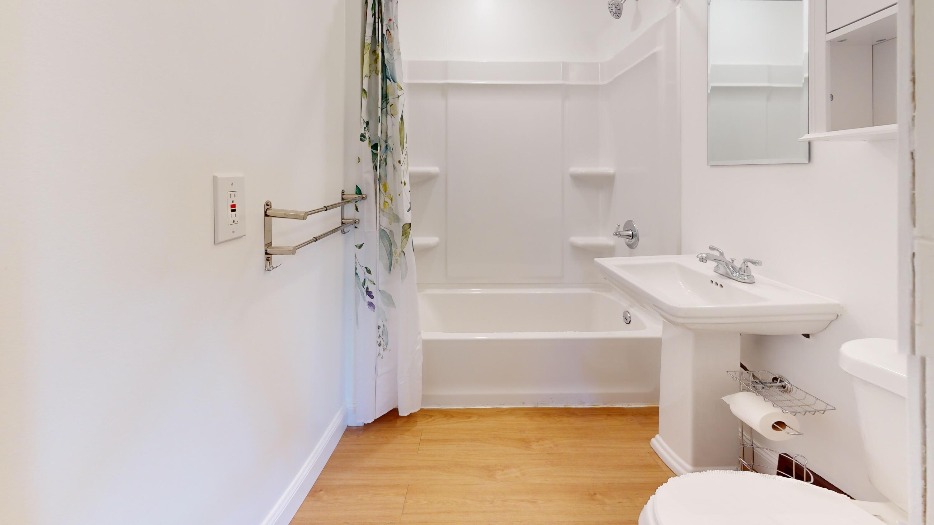 147 Greene Street Sabattus, ME 04280 - Photo 22 of 48 22. Full Bathroom