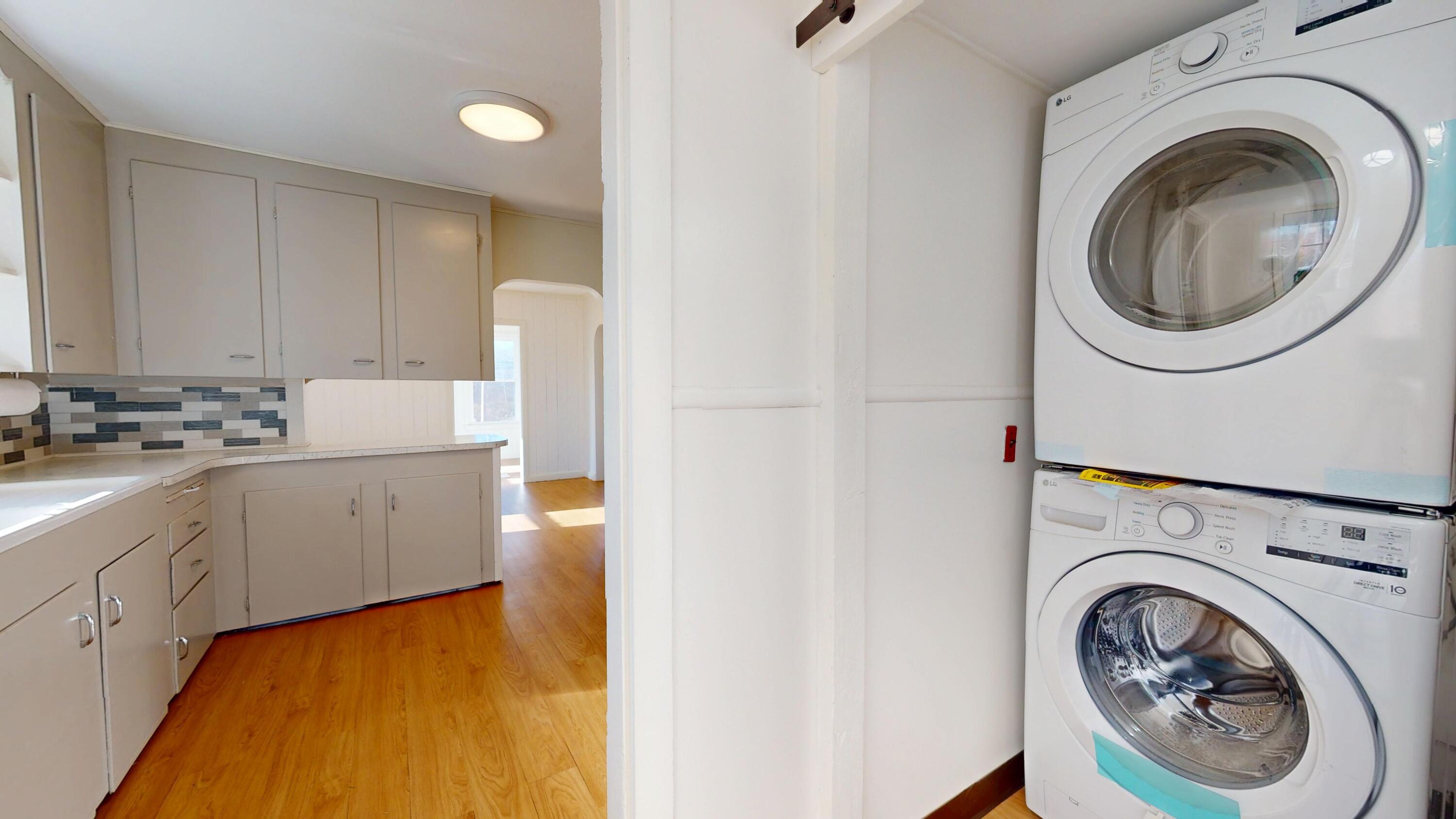 147 Greene Street Sabattus, ME 04280 - Photo 26 of 48 26. Entryway with Laundry