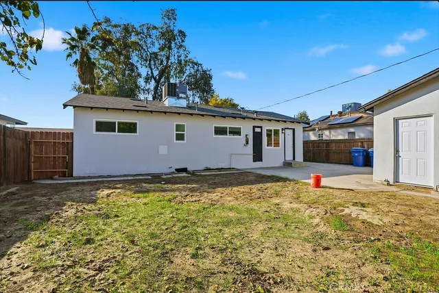 a house view with a backyard space