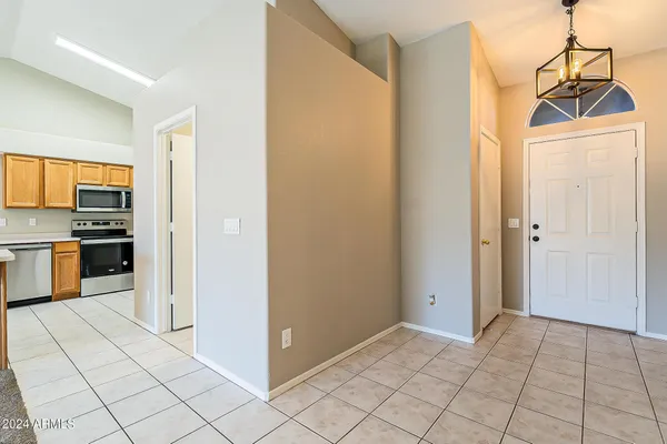 $2,100 | 251 West Windsor Drive, Gilbert, AZ 85233