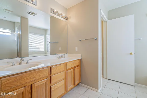 $2,100 | 251 West Windsor Drive, Gilbert, AZ 85233