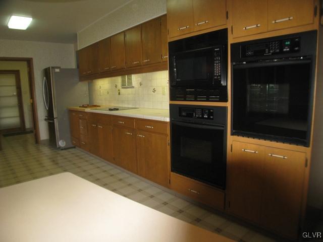 2039 Overhill Road Allentown, PA 18103 - Photo 22 of 26 Double wall ovens, microwave, smooth top electric