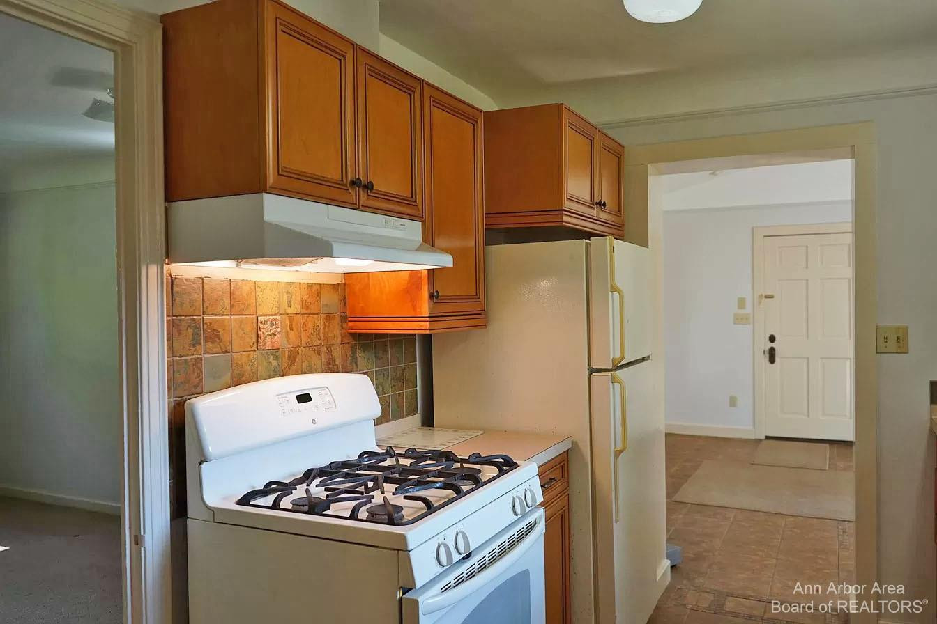 611 Robin Road Ann Arbor, MI 48103 - Photo 12 of 31 Photo 13