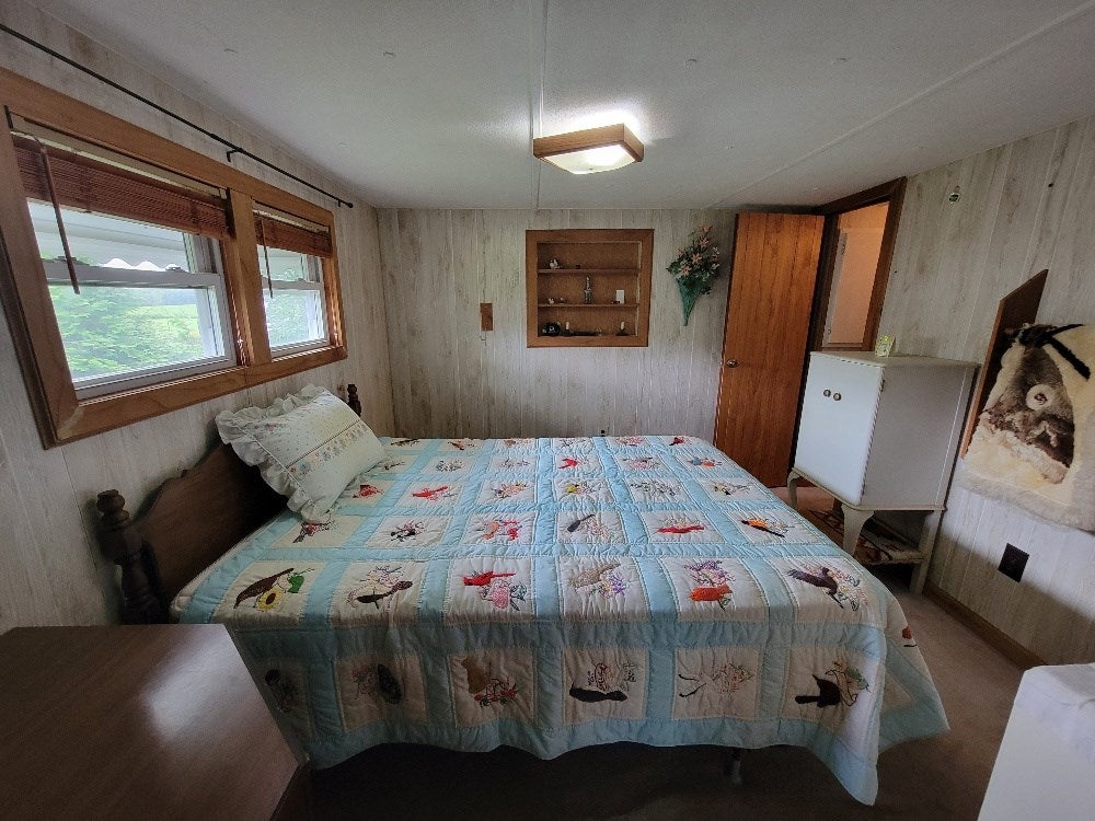 2043 Edmonds Road Galax, VA 24333 - Photo 17 of 29 Gallery Image 17
