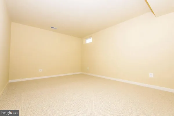 $4,300 | 42983 Sundance Square, Broadlands, VA 20148