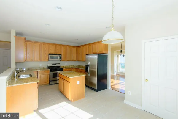 $4,300 | 42983 Sundance Square, Broadlands, VA 20148