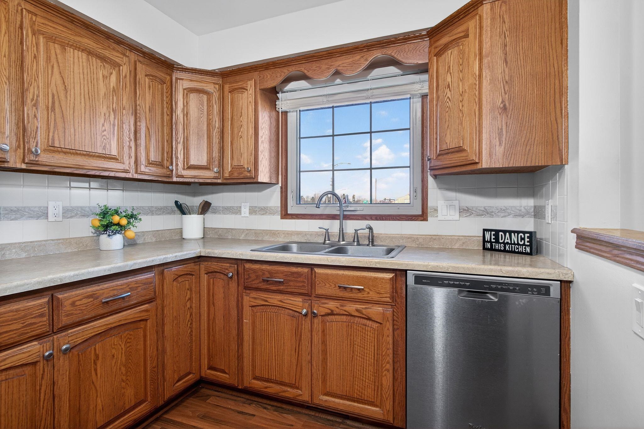 1201 Appleton Street Menasha, WI 54952 - Photo 4 of 42