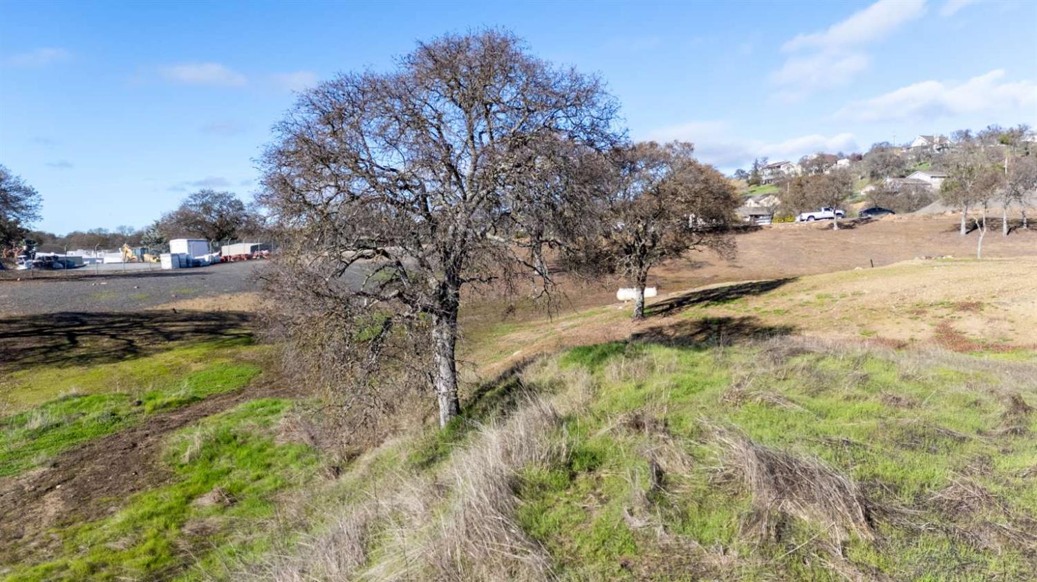 5134 Little John Road Copperopolis, CA 95228 - Photo 10 of 13 a backyard of a house with lots of green space