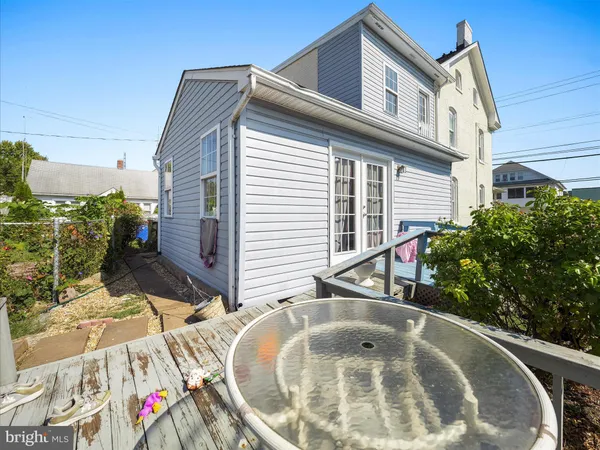 a house view with a swimming pool
