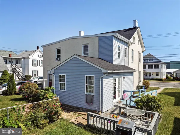 a view of outdoor space yard and patio