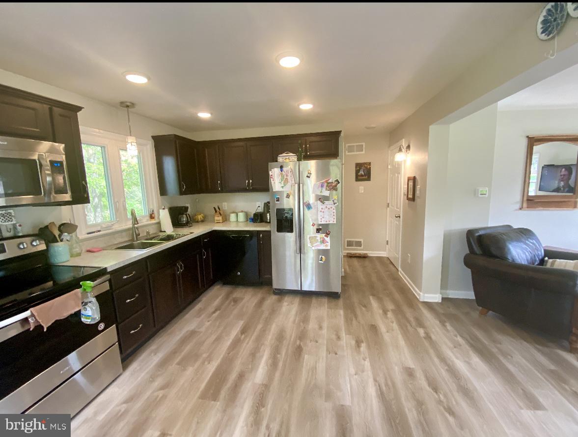 924 Pine Hill Road Lititz, PA 17543 - Photo 4 of 12