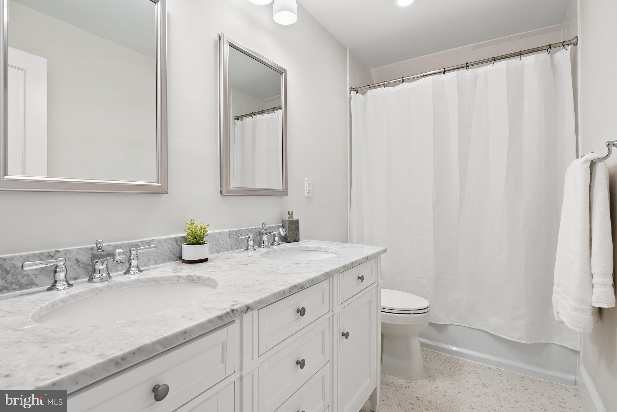 3126 Woodley Road Northwest Washington, DC 20008 - Photo 22 of 32 2nd Floor Bath