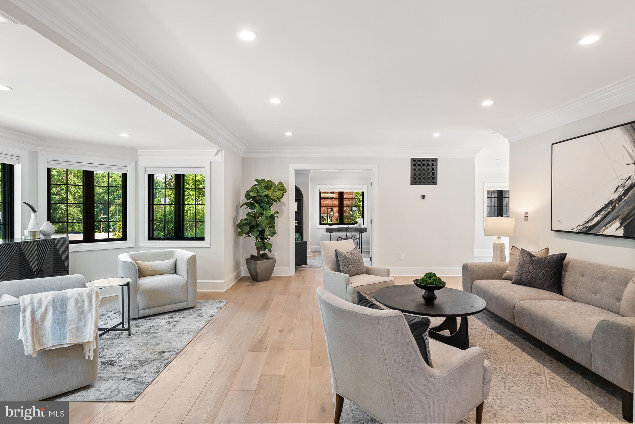 3126 Woodley Road Northwest Washington, DC 20008 - Photo 5 of 32 Living Room