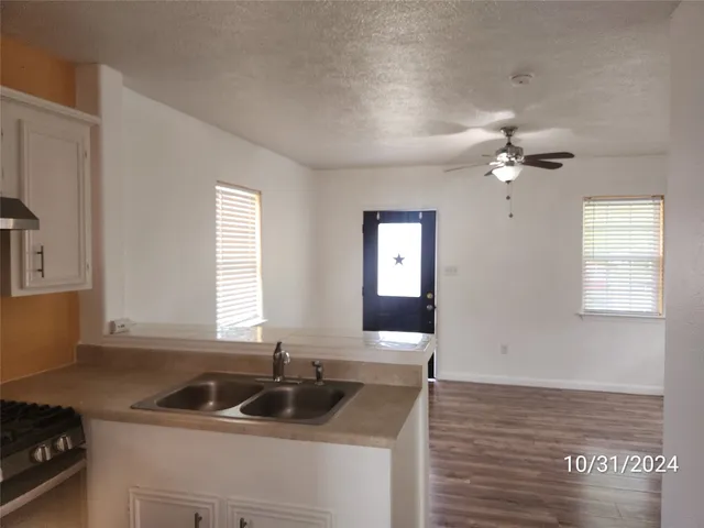 $800 | 703 North Avenue B, Freeport, TX 77541