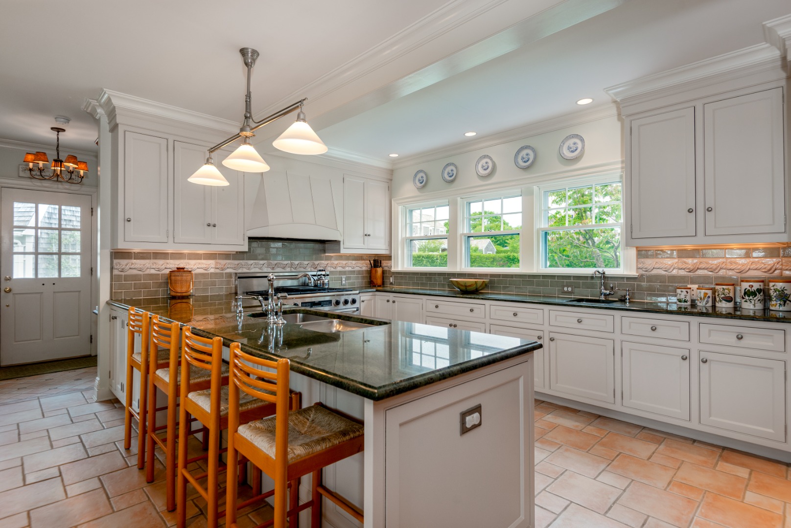 8 Hedge Row Road Nantucket, MA 02554 - Photo 9 of 43 Gallery Image 9