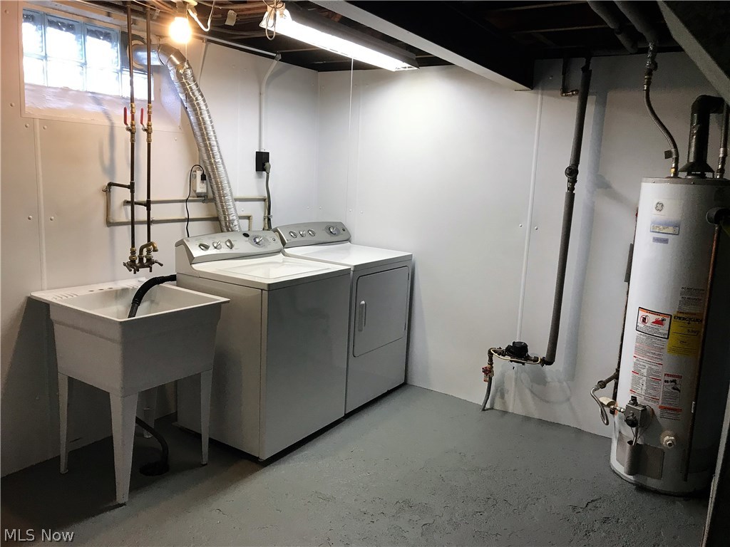 8219 Snow Road Parma, OH 44129 - Photo 19 of 22 Washer and dryer are staying.