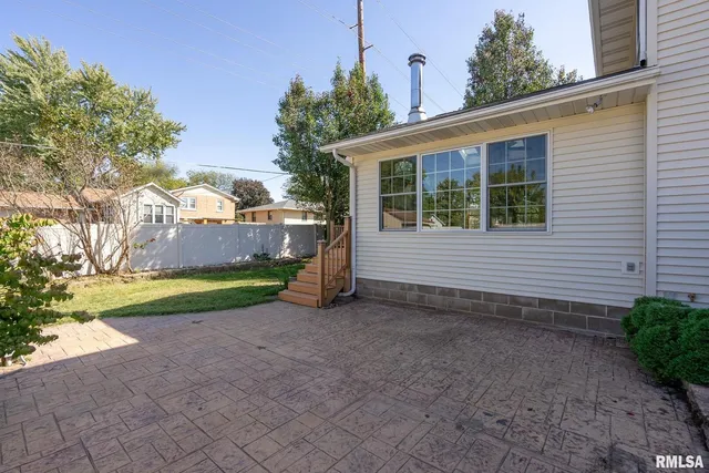 $395,000 | 306 13th Avenue, De Witt, IA 52742