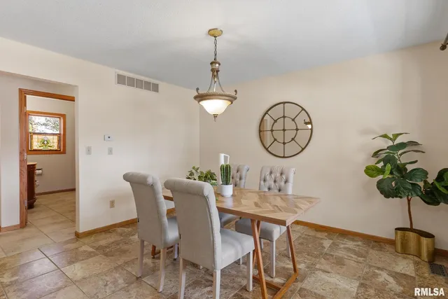 $395,000 | 306 13th Avenue, De Witt, IA 52742