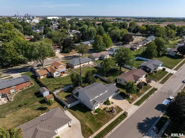 $395,000 | 306 13th Avenue, De Witt, IA 52742