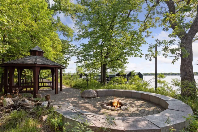 $3,149,500 | 405 Carpenters Point, Wayzata, MN 55391