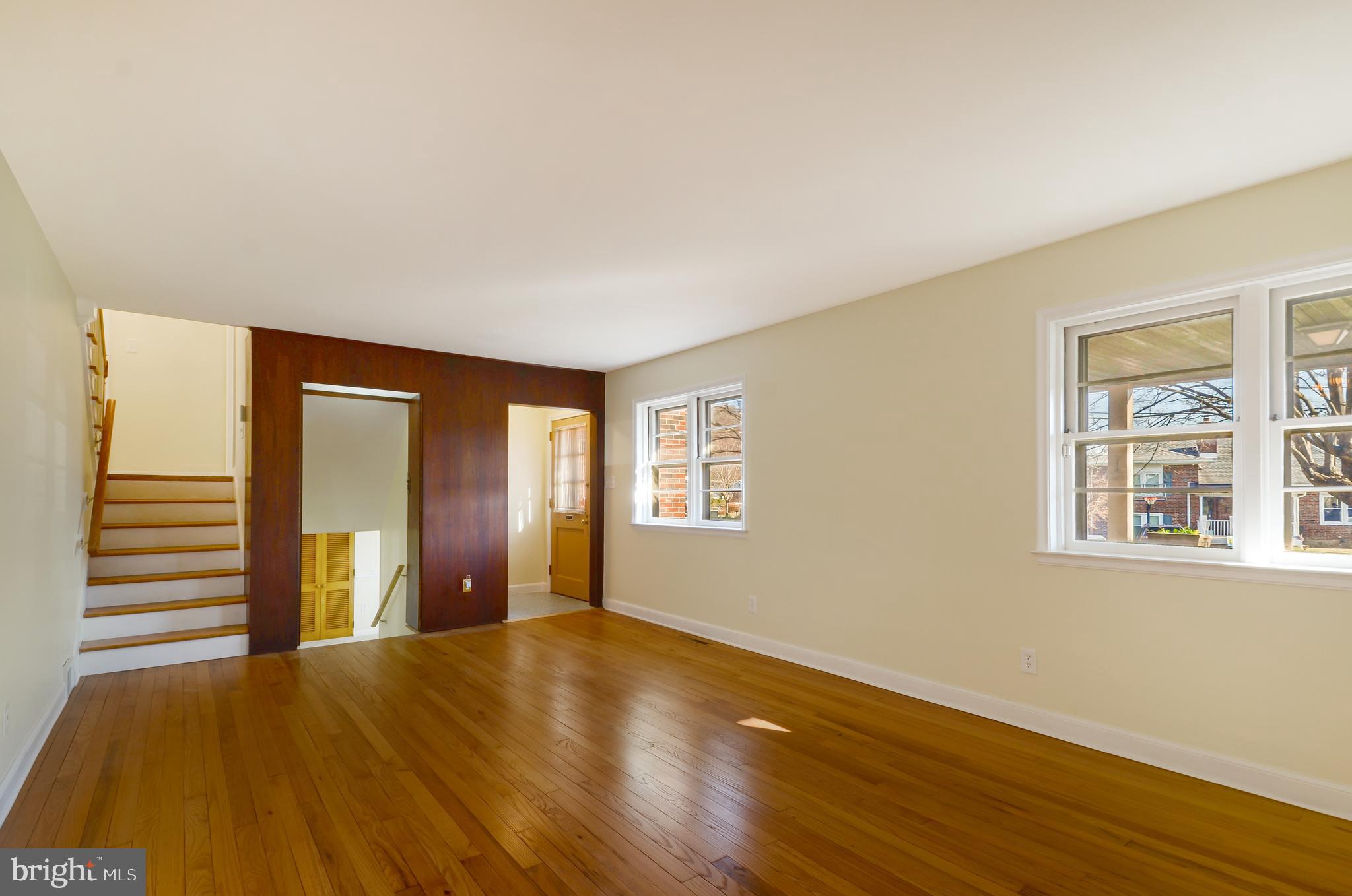 100 Emerald Avenue Reading, PA 19606 - Photo 5 of 33 Living Room
