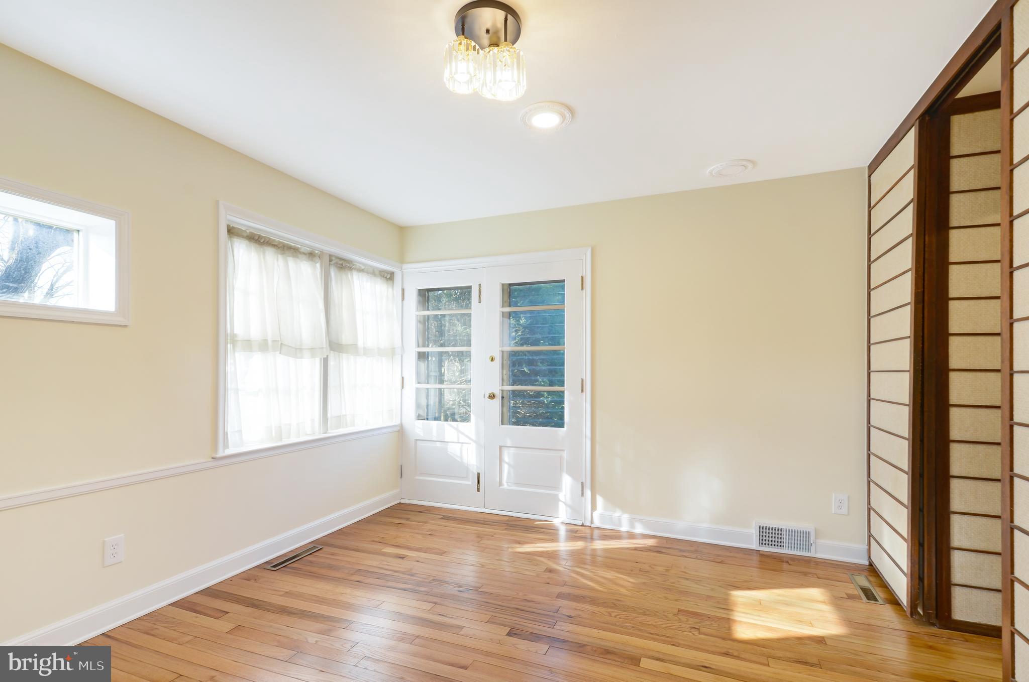 100 Emerald Avenue Reading, PA 19606 - Photo 8 of 33 Actual Dining Room