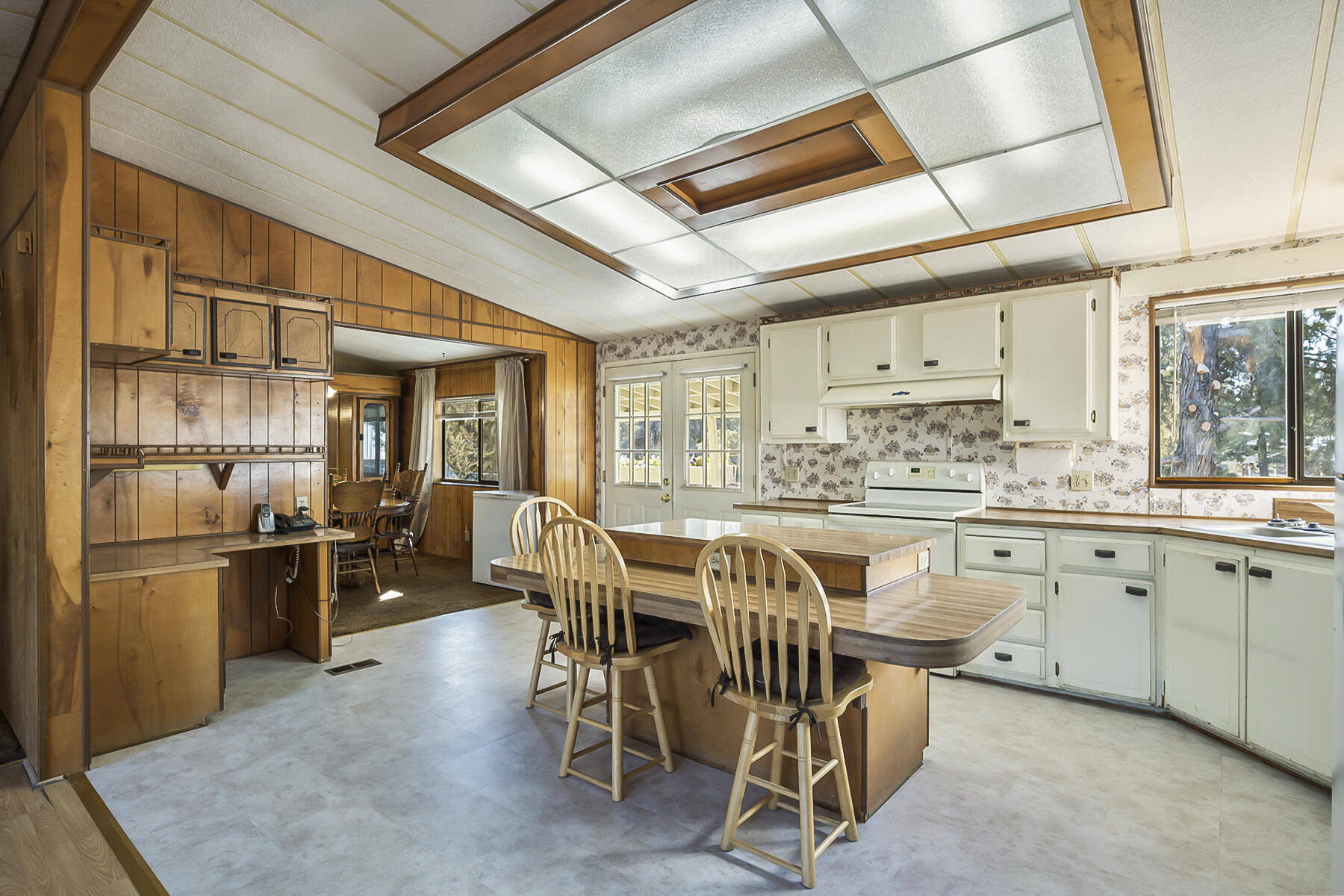 22190 Northeast Butler Market Road Bend, OR 97701 - Photo 12 of 44 12