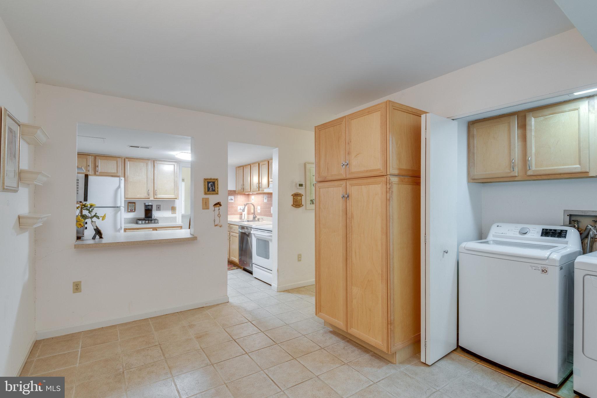 1732 Ivy Oak Square Reston, VA 20190 - Photo 9 of 26 Gallery Image 9