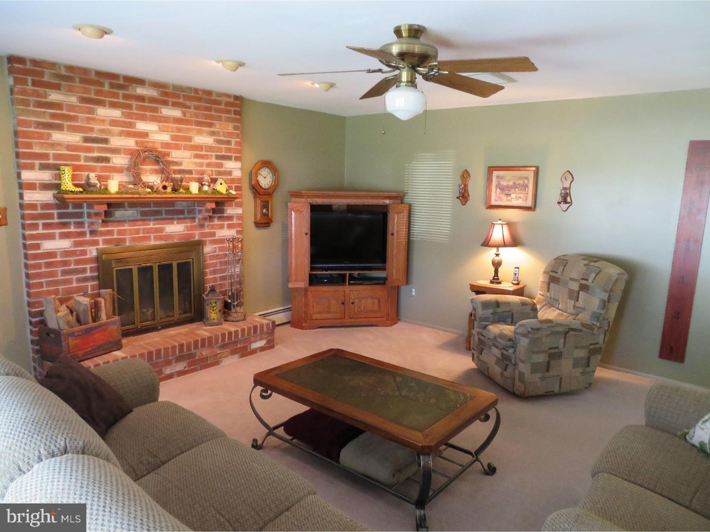 10 Crestwood Road Levittown, PA 19057 - Photo 5 of 25 Family Room