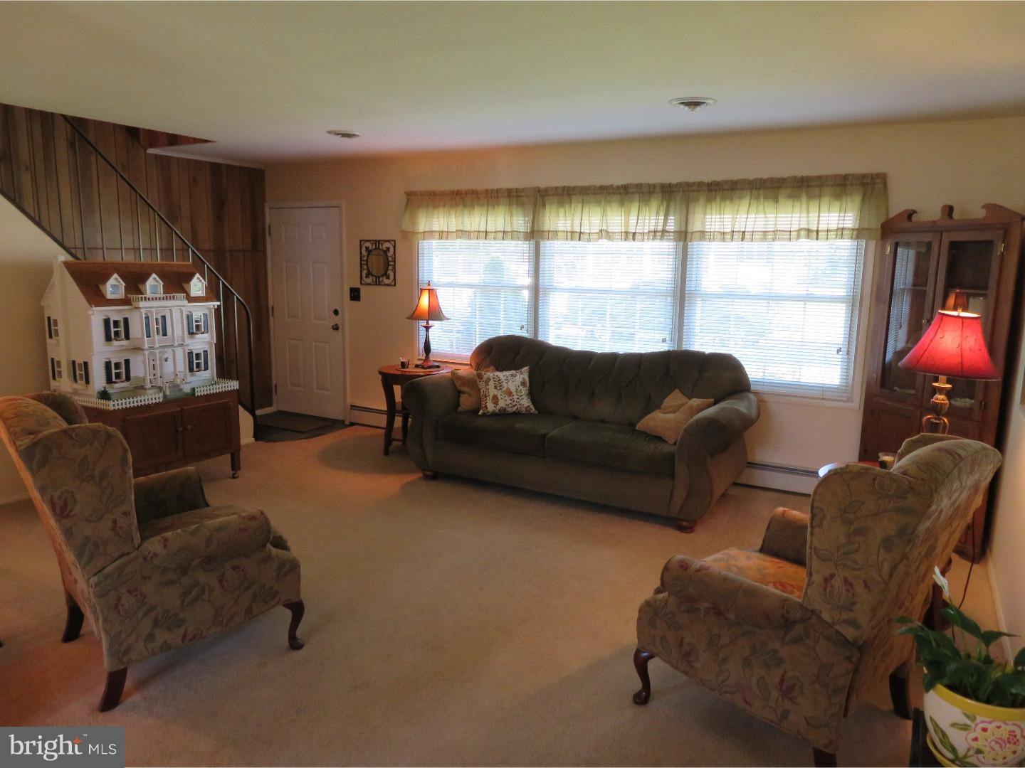 10 Crestwood Road Levittown, PA 19057 - Photo 8 of 25 Living Room