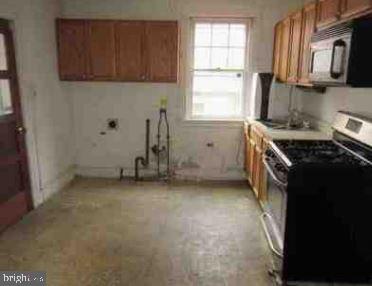 289 Sanford Road Upper Darby, PA 19082 - Photo 2 of 9