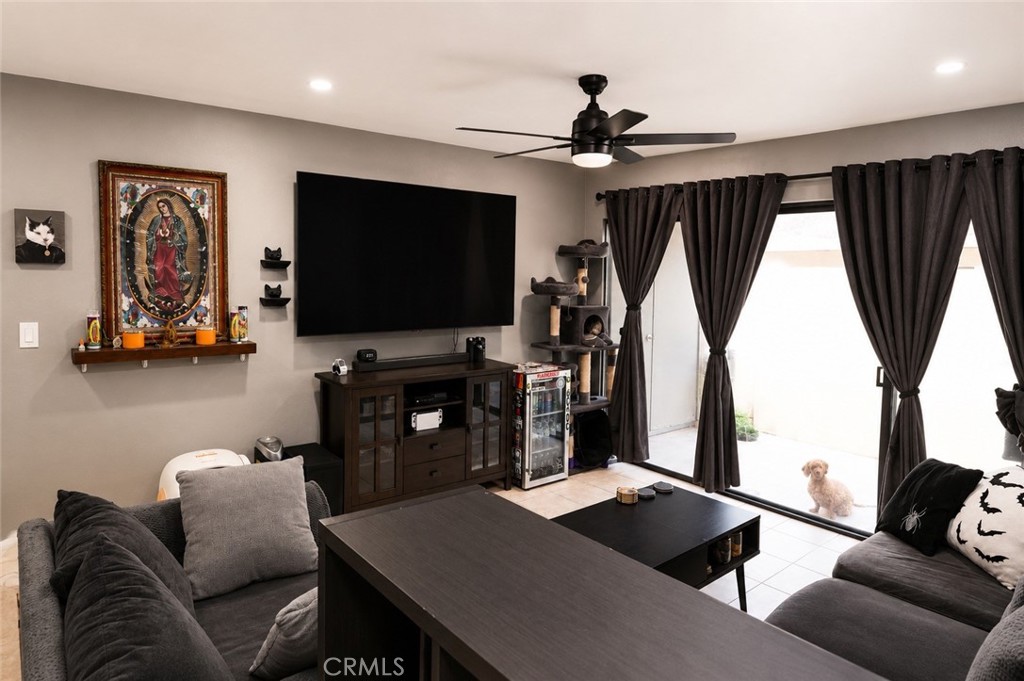 33 Town And Country Road Pomona, CA 91766 - Photo 4 of 9