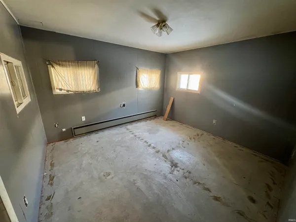 $79,900 | 300 North 9th Street, Petersburg, IN 47567