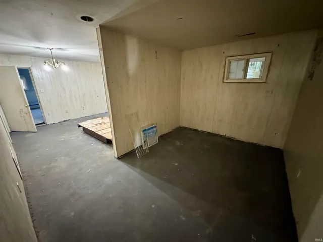 $84,900 | 300 North 9th Street, Petersburg, IN 47567