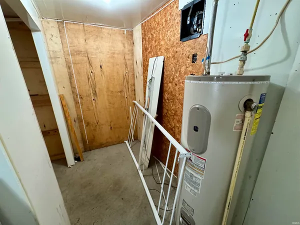 $79,900 | 300 North 9th Street, Petersburg, IN 47567