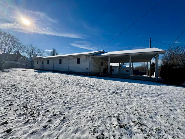 $84,900 | 300 North 9th Street, Petersburg, IN 47567