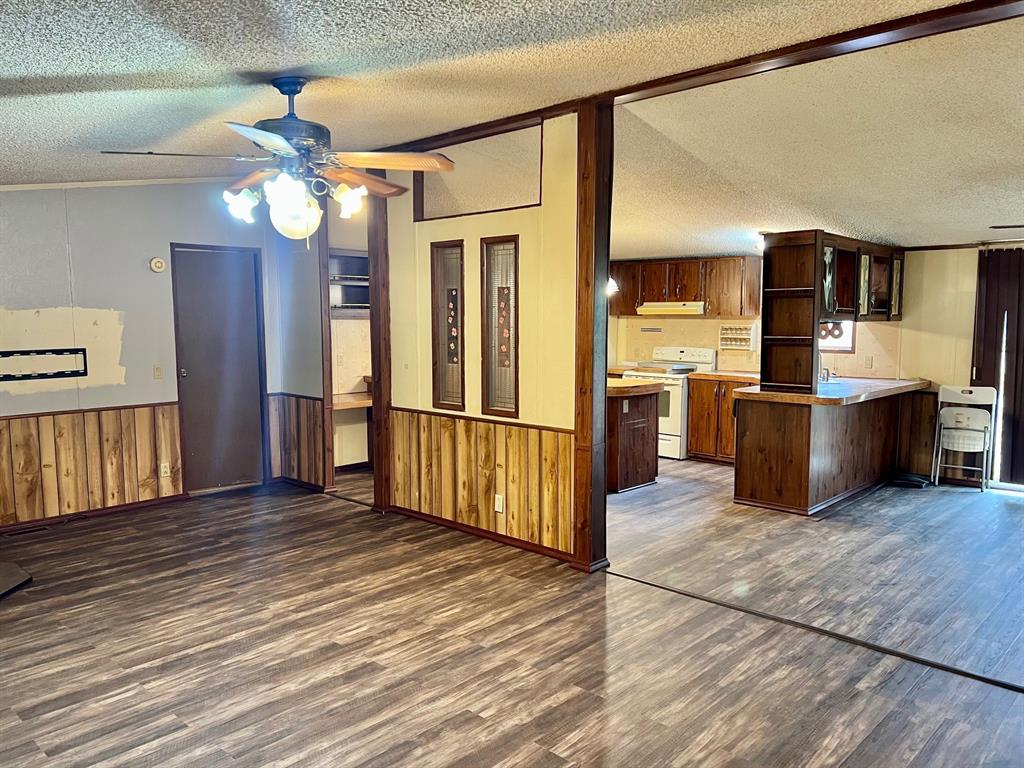 620 Cr 109 Road Riesel, TX 76682 - Photo 7 of 27 a view of a livingroom with a furniture wooden floor and a ceiling fan