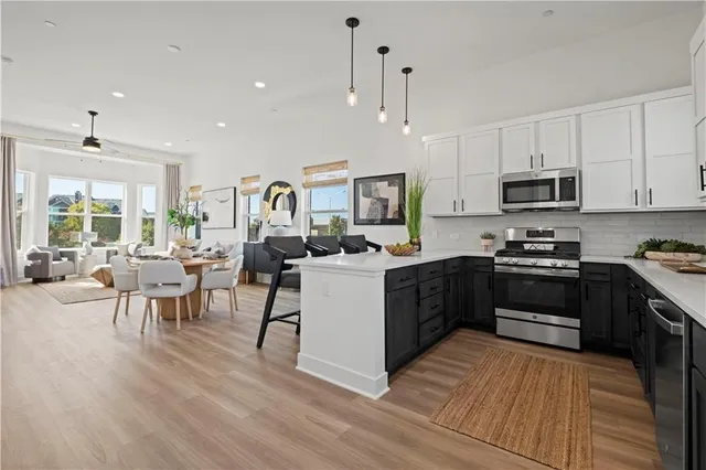 $600,000 | 441 Southwest Longview Boulevard, Lee's Summit, MO 64081