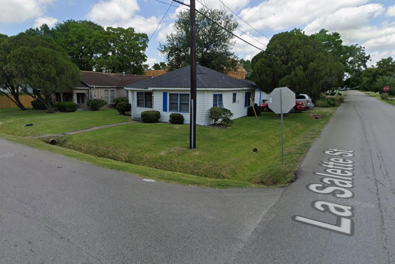 3733 Noah Street Houston, TX 77021 - Photo 3 of 6 a front view of a house with garden