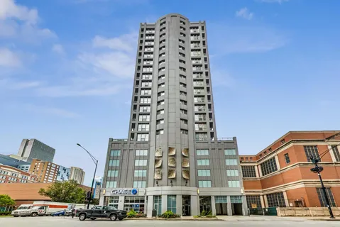 $350,000 | 600 North Dearborn Street, Unit 1502, Chicago, IL 60654